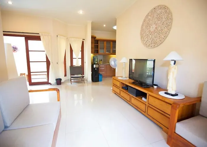 Vibrant Getaway In Seminyak: Buyaya Villa