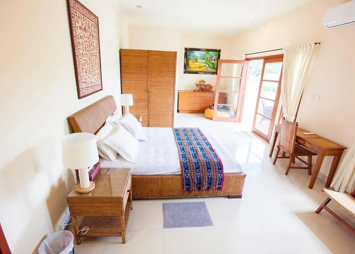 Vibrant Getaway In Seminyak: Buyaya Villa *